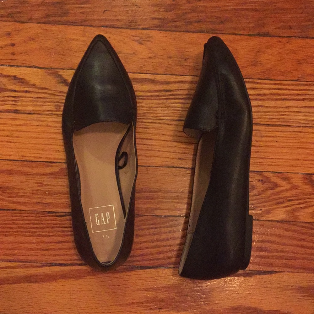 Comfy little black flats